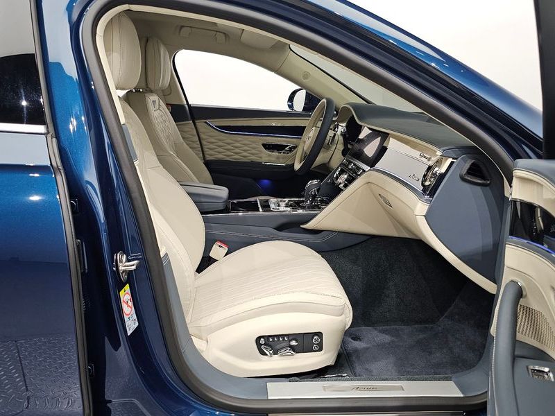 2024 Bentley Flying Spur 4.0 Azure photo 11