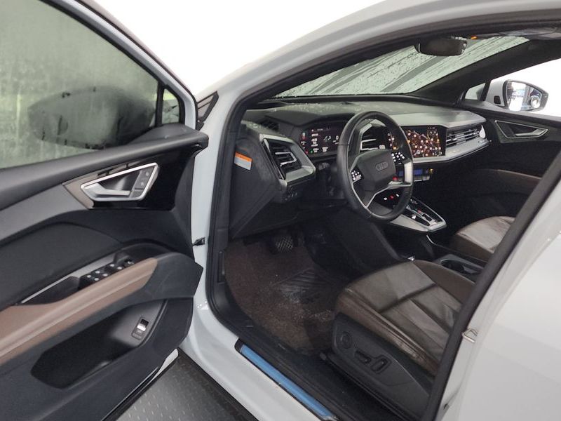 2022 Audi Q4 e-트론 40 Premium photo 10
