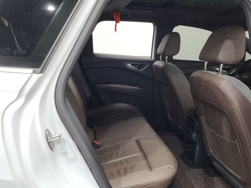 2022 Audi Q4 e-트론 40 Premium photo 12