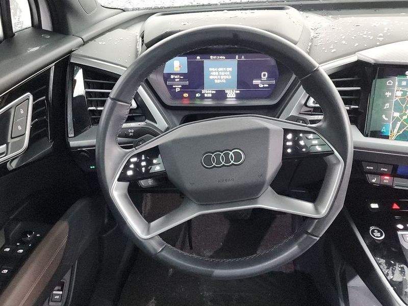 2022 Audi Q4 e-트론 40 Premium photo 13
