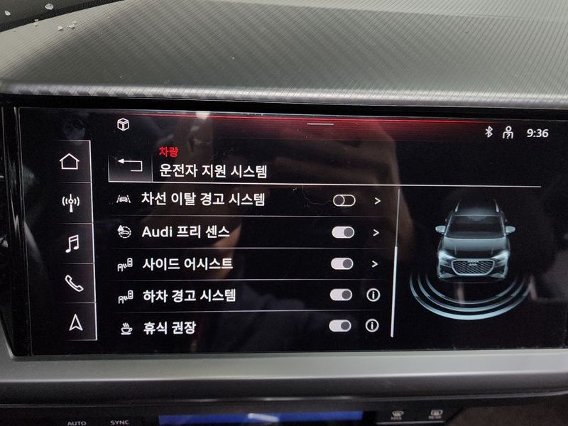 2022 Audi Q4 e-트론 40 Premium photo 17