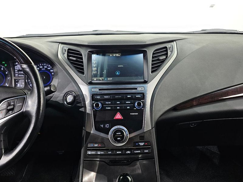 2015 Hyundai Grandeur HG240 Modern photo 17