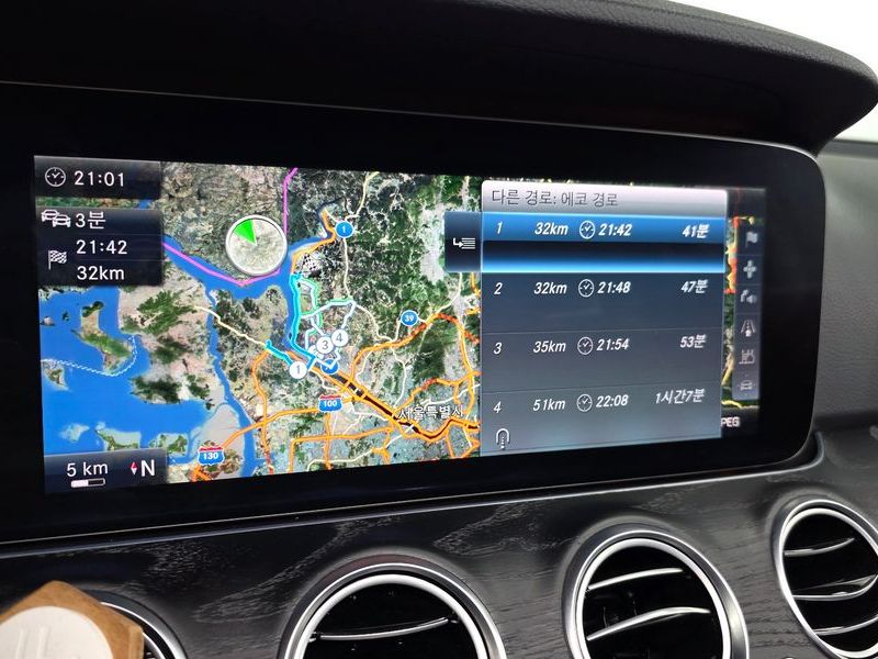 2017 Mercedes-Benz E-Class E300 AV Intelligent Drive photo 14