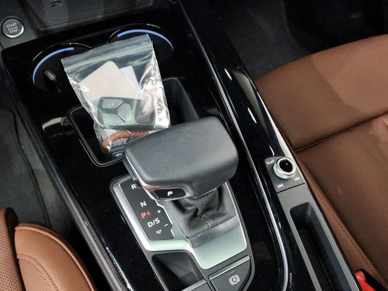 2021 Audi A4 40 TFSI Premium photo 9