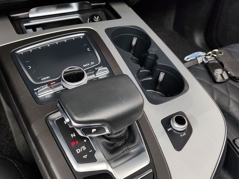 2019 Audi Q7 45 TFSI Quattro photo 9