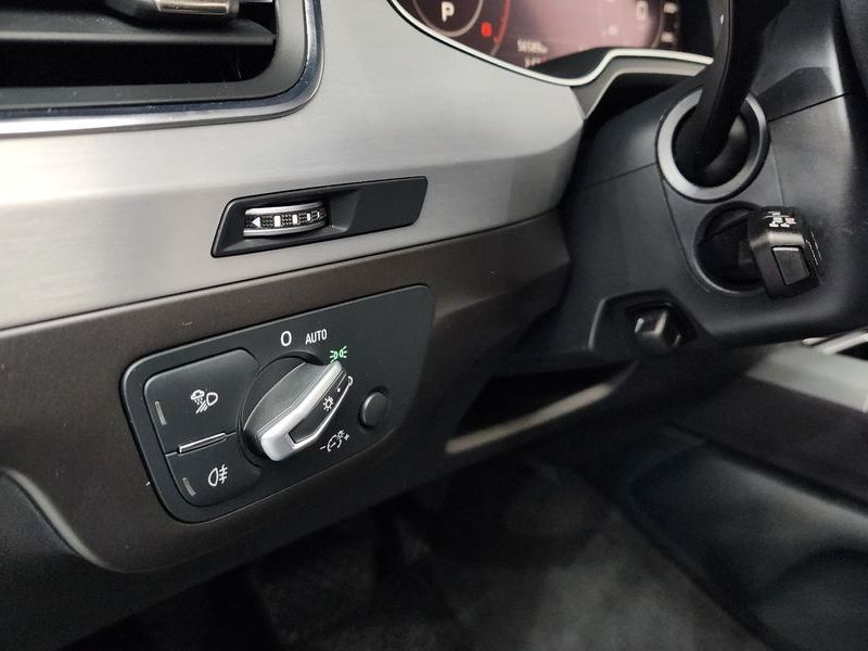 2019 Audi Q7 45 TFSI Quattro photo 16