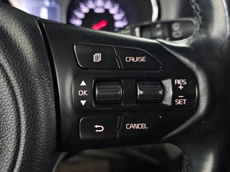 2017 Kia Carnival 9-seater Luxury photo 17