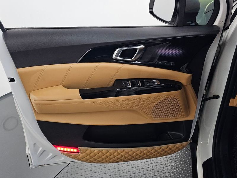 2021 Kia Carnival 9-Seater Signature photo 24