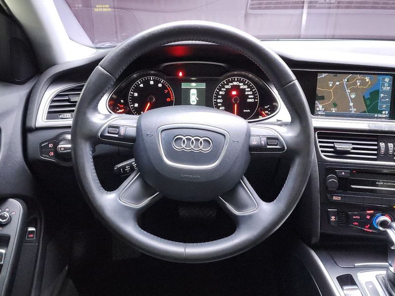 2013 Audi A4 2.0 TFSI Quattro Dynamic B8 photo 13