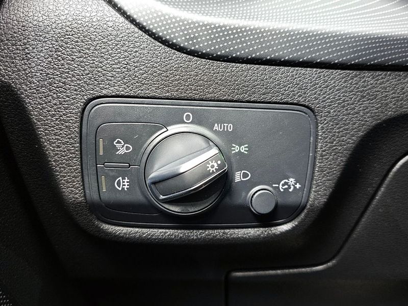 2020 Audi Q2 35 TDI Premium photo 18