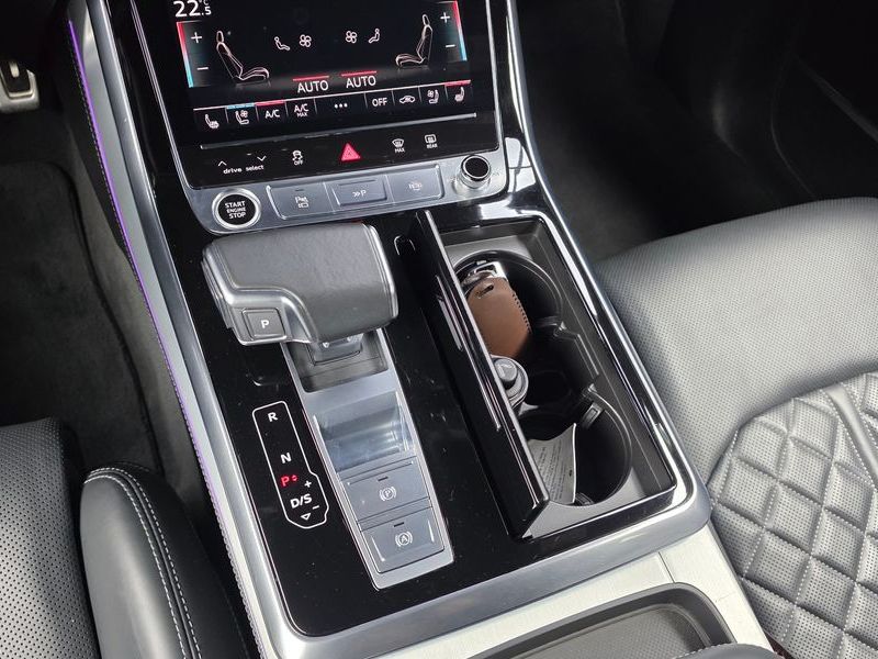 2021 Audi Q8 55 TFSI Quattro Premium photo 9