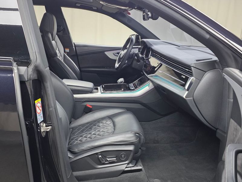 2021 Audi Q8 55 TFSI Quattro Premium photo 11