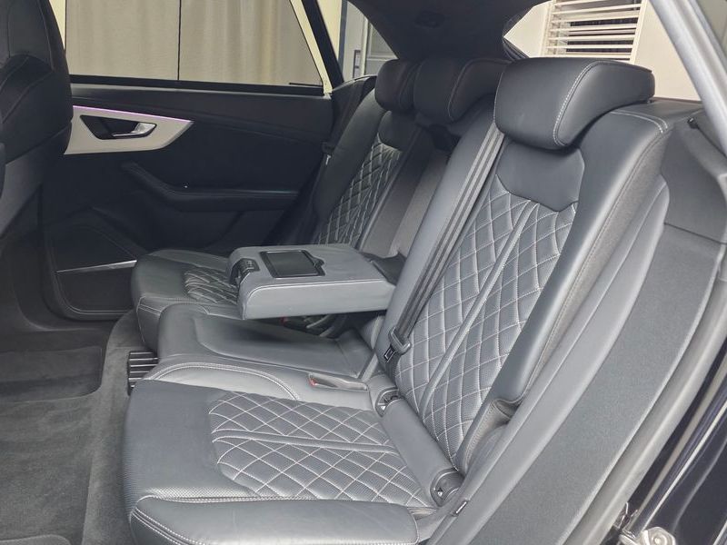 2021 Audi Q8 55 TFSI Quattro Premium photo 12