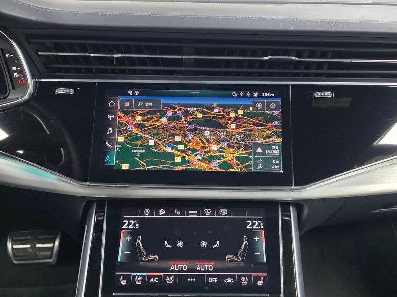 2021 Audi Q8 55 TFSI Quattro Premium photo 14