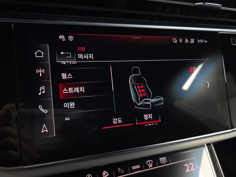 2021 Audi Q8 55 TFSI Quattro Premium photo 17