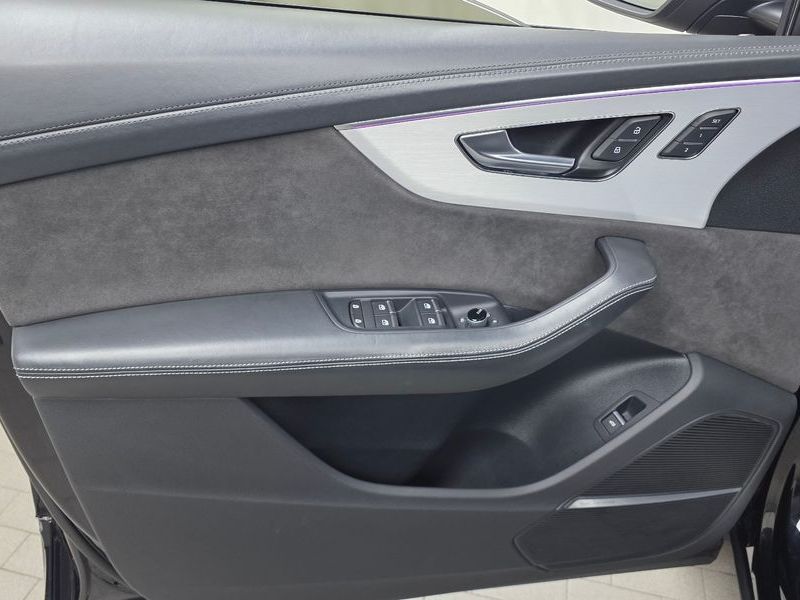 2021 Audi Q8 55 TFSI Quattro Premium photo 24