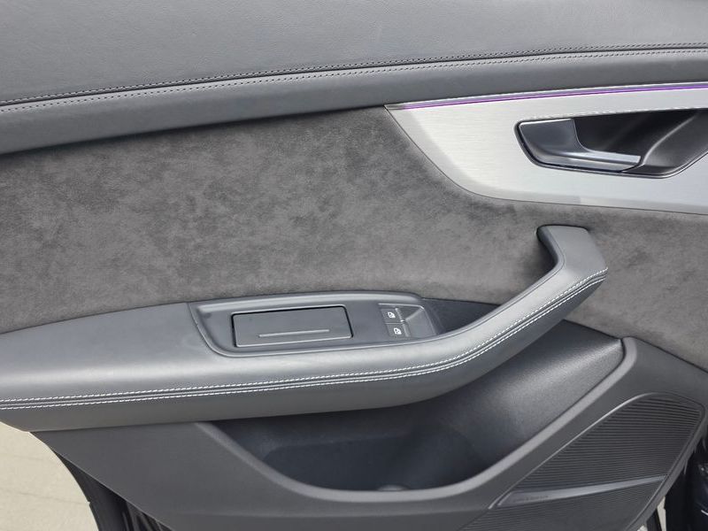 2021 Audi Q8 55 TFSI Quattro Premium photo 25