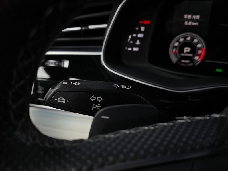 2021 Audi Q8 55 TFSI Quattro Premium photo 27