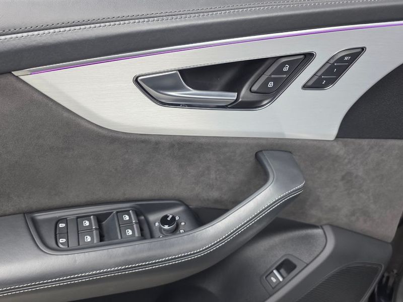 2021 Audi Q8 55 TFSI Quattro Premium photo 28