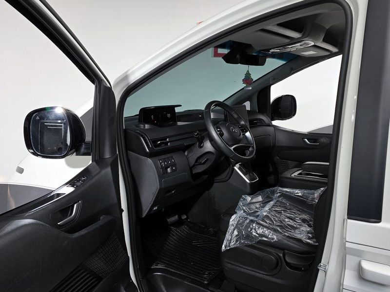 2024 Hyundai Staria Cargo 3-Seater Modern photo 10