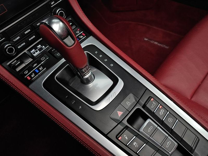 2019 Porsche 718 2.0 photo 9