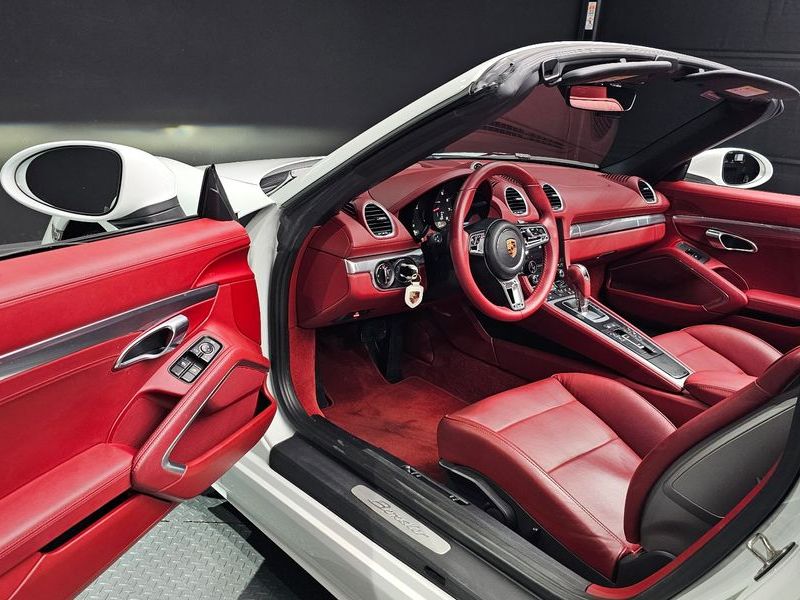 2019 Porsche 718 2.0 photo 11