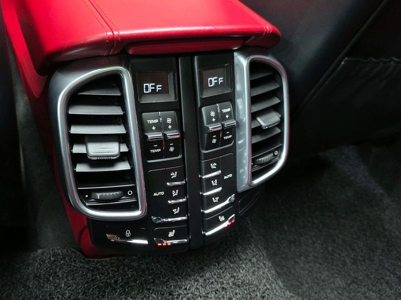 2016 Porsche Cayenne 3.6 GTS 958 photo 18