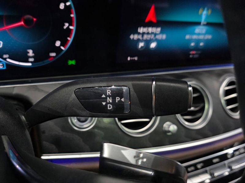 2022 Mercedes-Benz E-Class E250 Avantgarde photo 9