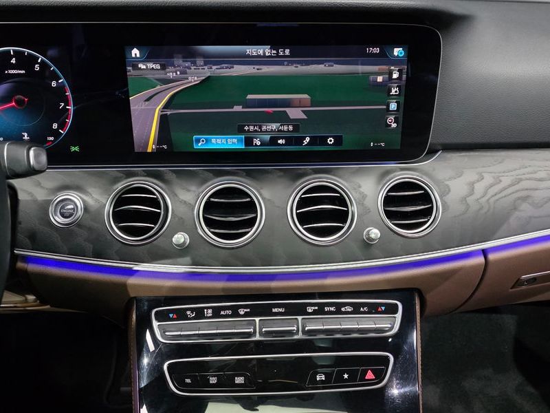 2022 Mercedes-Benz E-Class E250 Avantgarde photo 14
