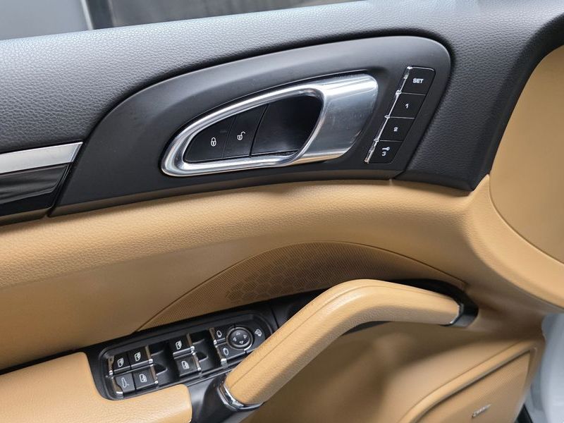 2014 Porsche Cayenne 3.0 Diesel Platium Edition 958 photo 14