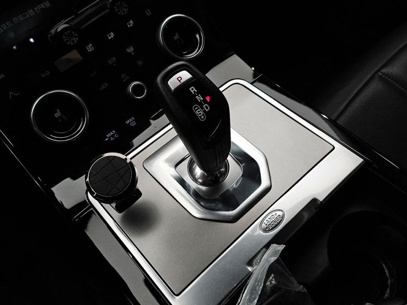 2022 Land Rover Range Rover Evoque P250 SE photo 9