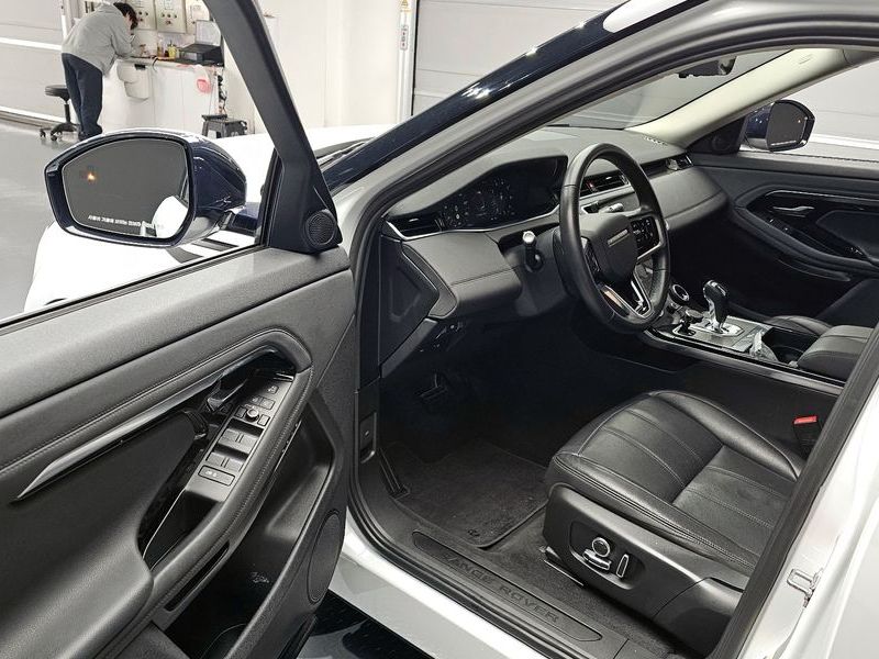 2022 Land Rover Range Rover Evoque P250 SE photo 10