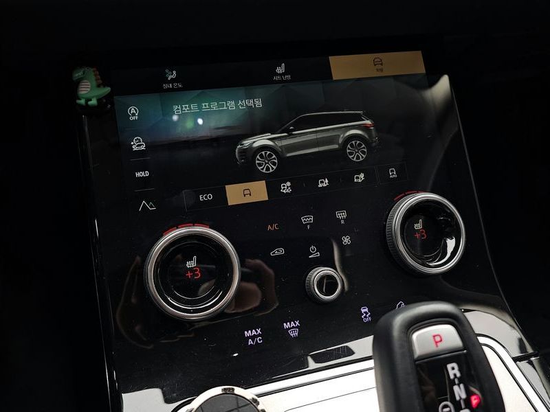 2022 Land Rover Range Rover Evoque P250 SE photo 17