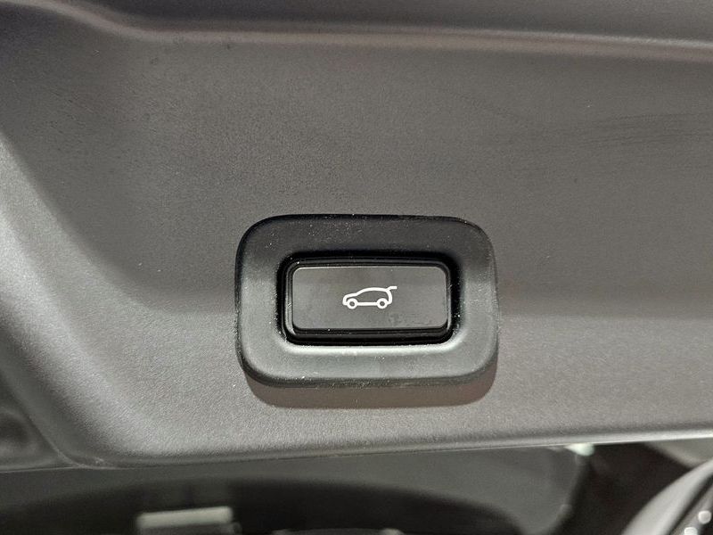 2022 Land Rover Range Rover Evoque P250 SE photo 18