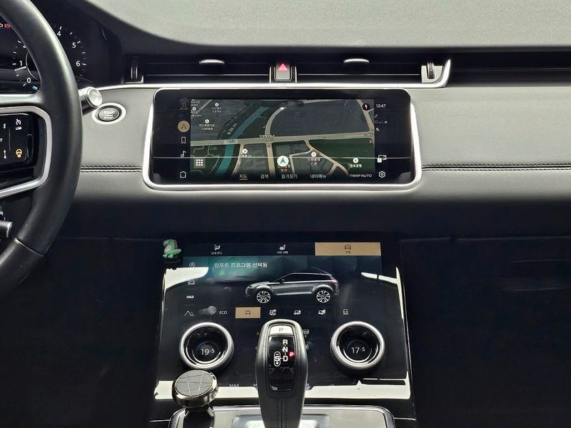 2022 Land Rover Range Rover Evoque P250 SE photo 19