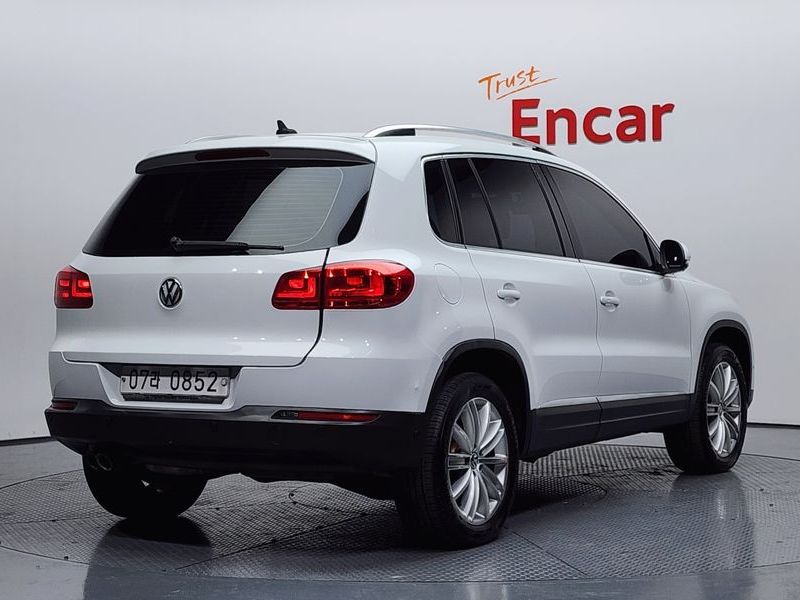 2016 Volkswagen Tiguan 2.0 TDI Premium 5N photo 2
