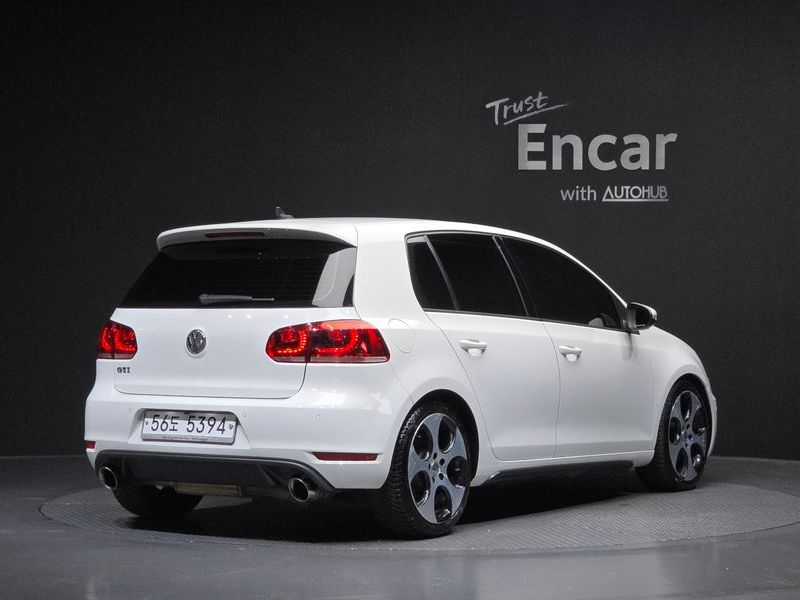 2013 Volkswagen Golf 2.0 GTI 5Door photo 2