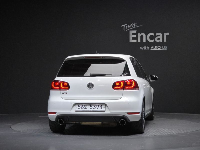 2013 Volkswagen Golf 2.0 GTI 5Door photo 4