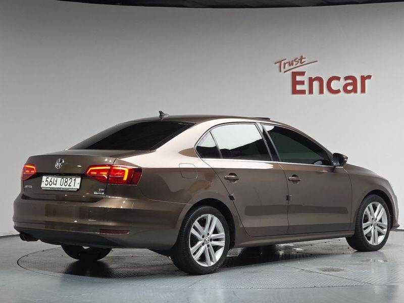 2015 Volkswagen Jetta 2.0 TDI BlueMotion Premium 6th photo 2