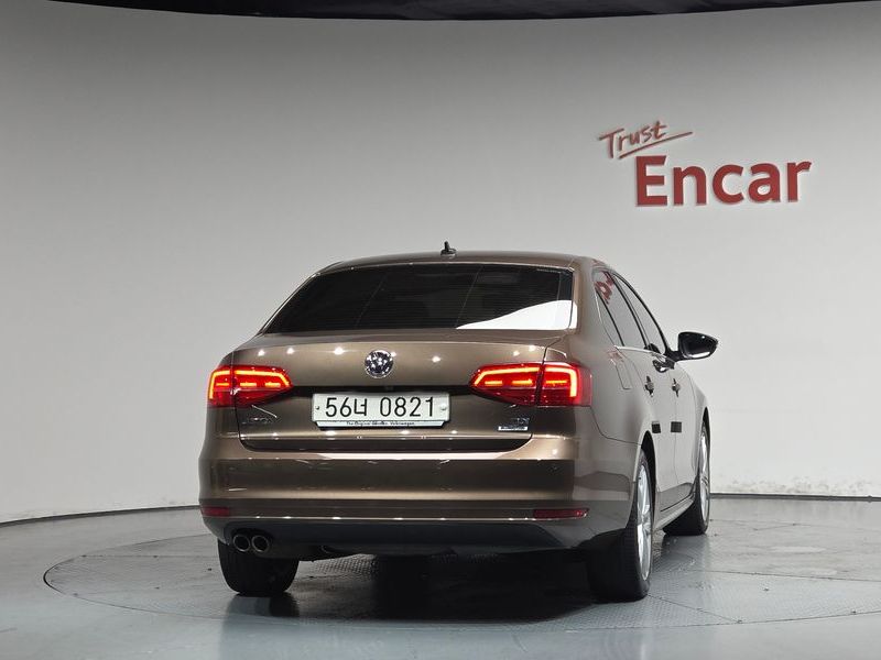 2015 Volkswagen Jetta 2.0 TDI BlueMotion Premium 6th photo 4