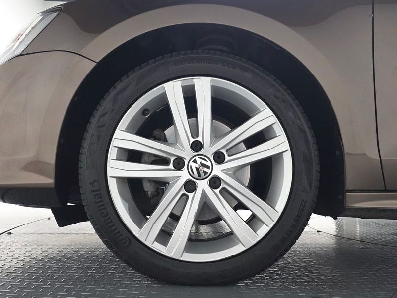 2015 Volkswagen Jetta 2.0 TDI BlueMotion Premium 6th photo 5