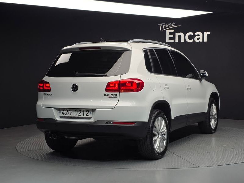 2016 Volkswagen Tiguan 2.0 TDI Premium 5N photo 2
