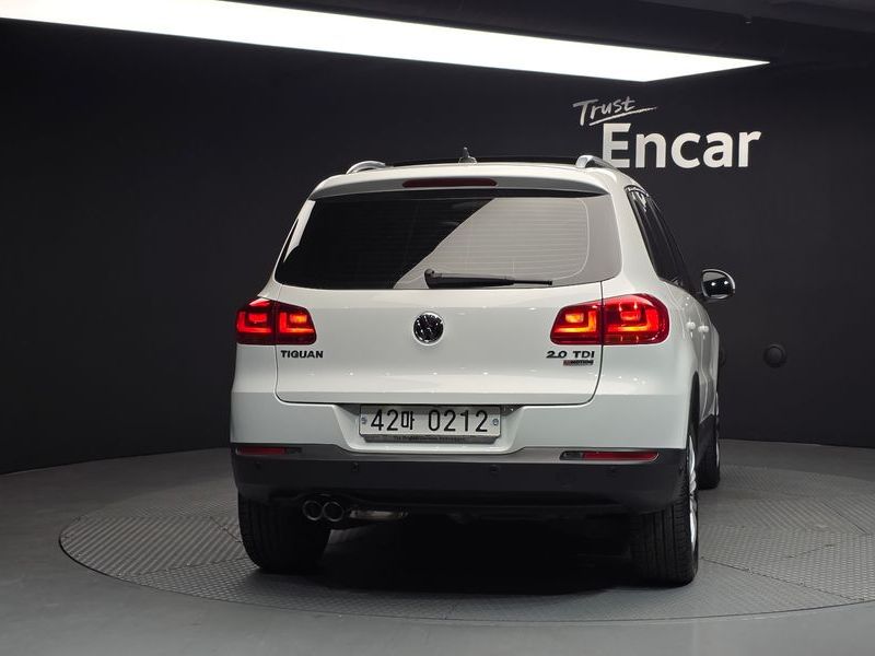 2016 Volkswagen Tiguan 2.0 TDI Premium 5N photo 4