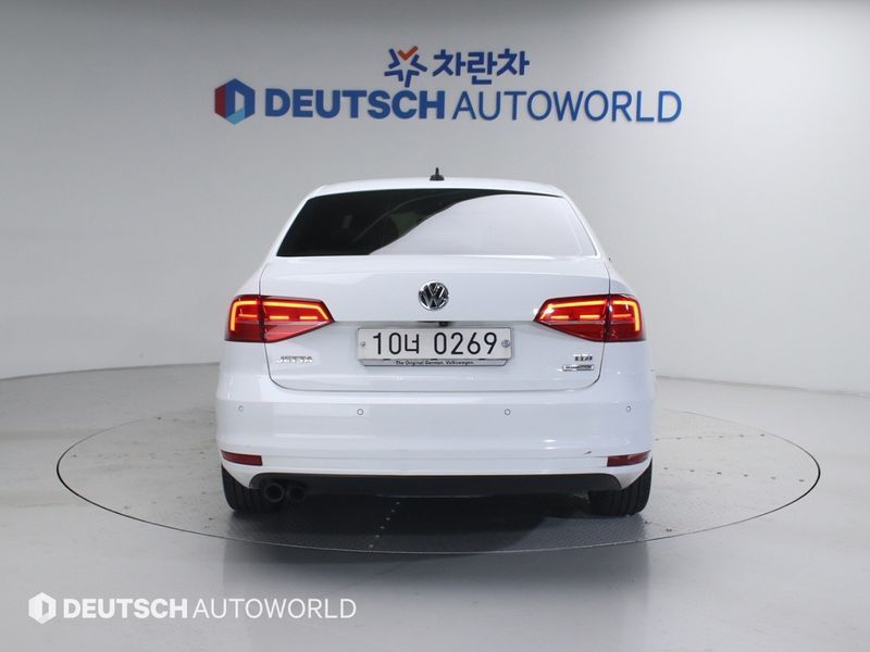 2015 Volkswagen Jetta 2.0 TDI BlueMotion Premium 6th photo 4