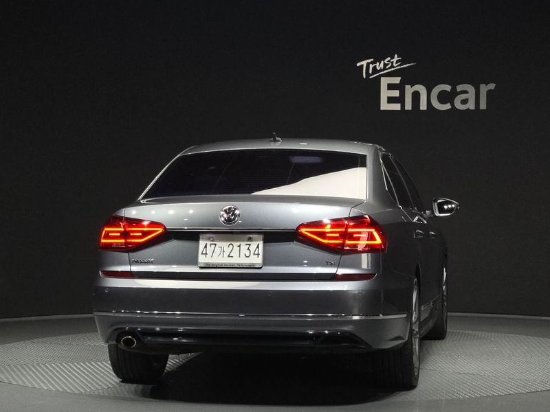 2016 Volkswagen Passat 1.8 TSI R-LINE B7 photo 4