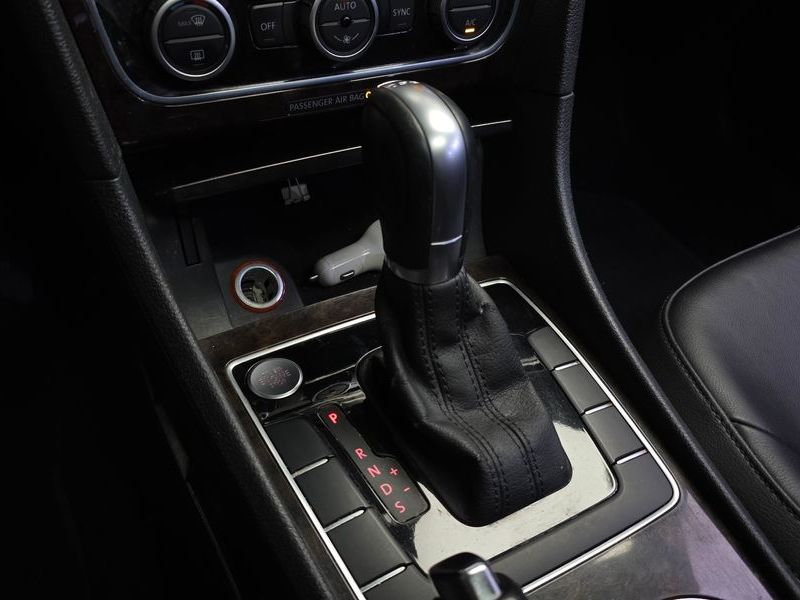 2015 Volkswagen Passat 2.0 TDI B7 photo 9