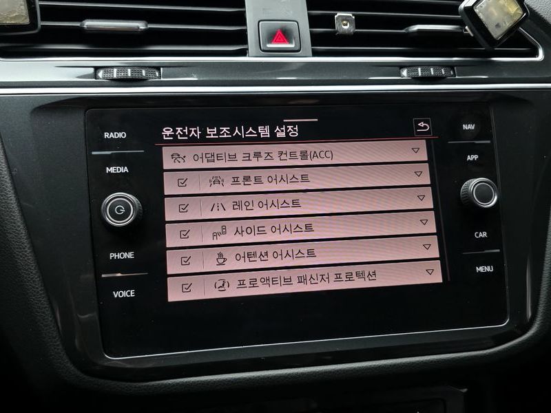 2022 Volkswagen Tiguan 2.0 TDI 4-Motion Premium photo 16