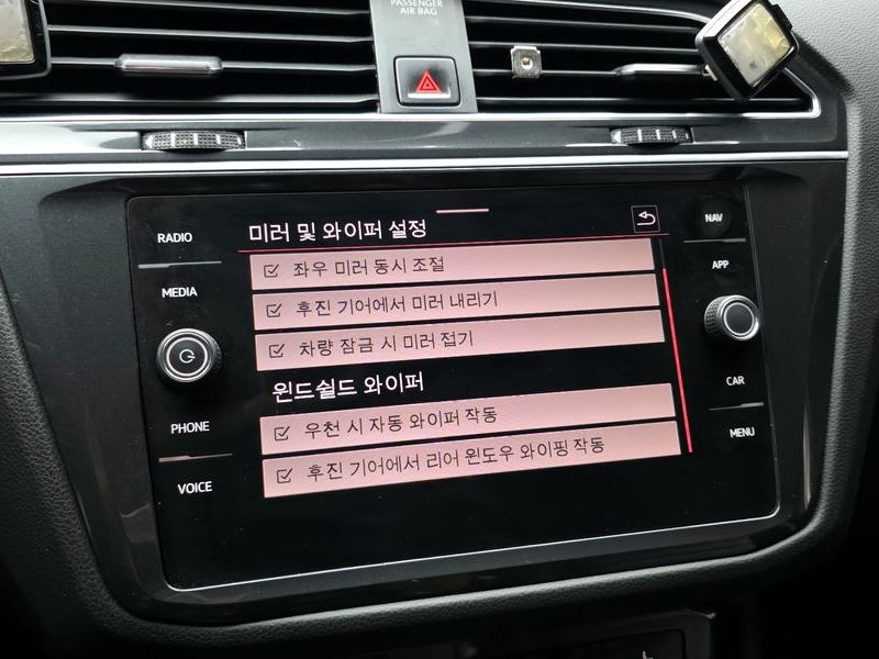 2022 Volkswagen Tiguan 2.0 TDI 4-Motion Premium photo 17