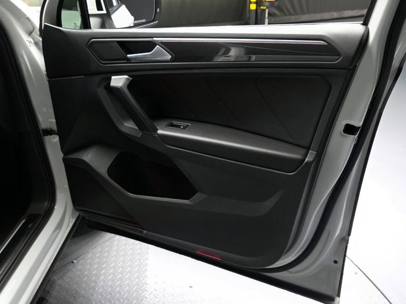 2022 Volkswagen Tiguan 2.0 TDI 4-Motion Premium photo 24