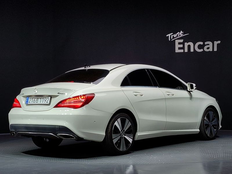 2017 Mercedes-Benz A-Class CLA250 4MATIC photo 2